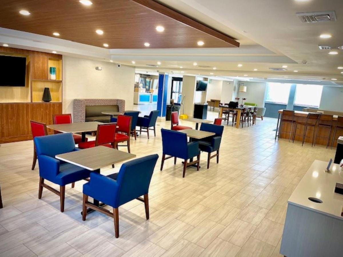 Holiday Inn Express - Fall River North מראה חיצוני תמונה