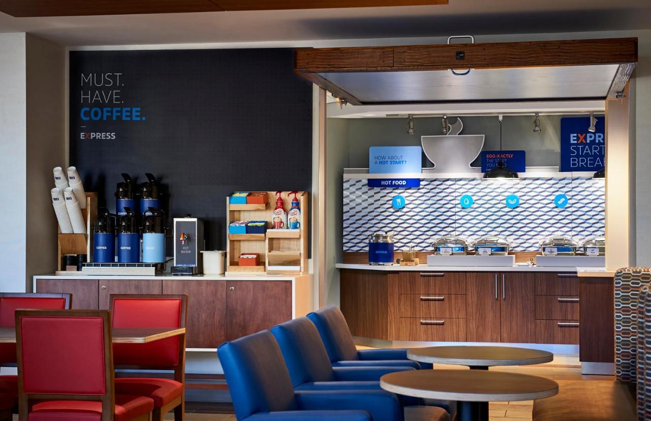 Holiday Inn Express - Fall River North מראה חיצוני תמונה
