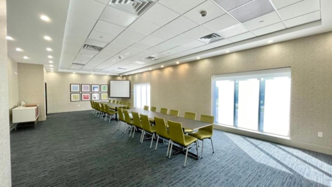 Holiday Inn Express - Fall River North מראה חיצוני תמונה