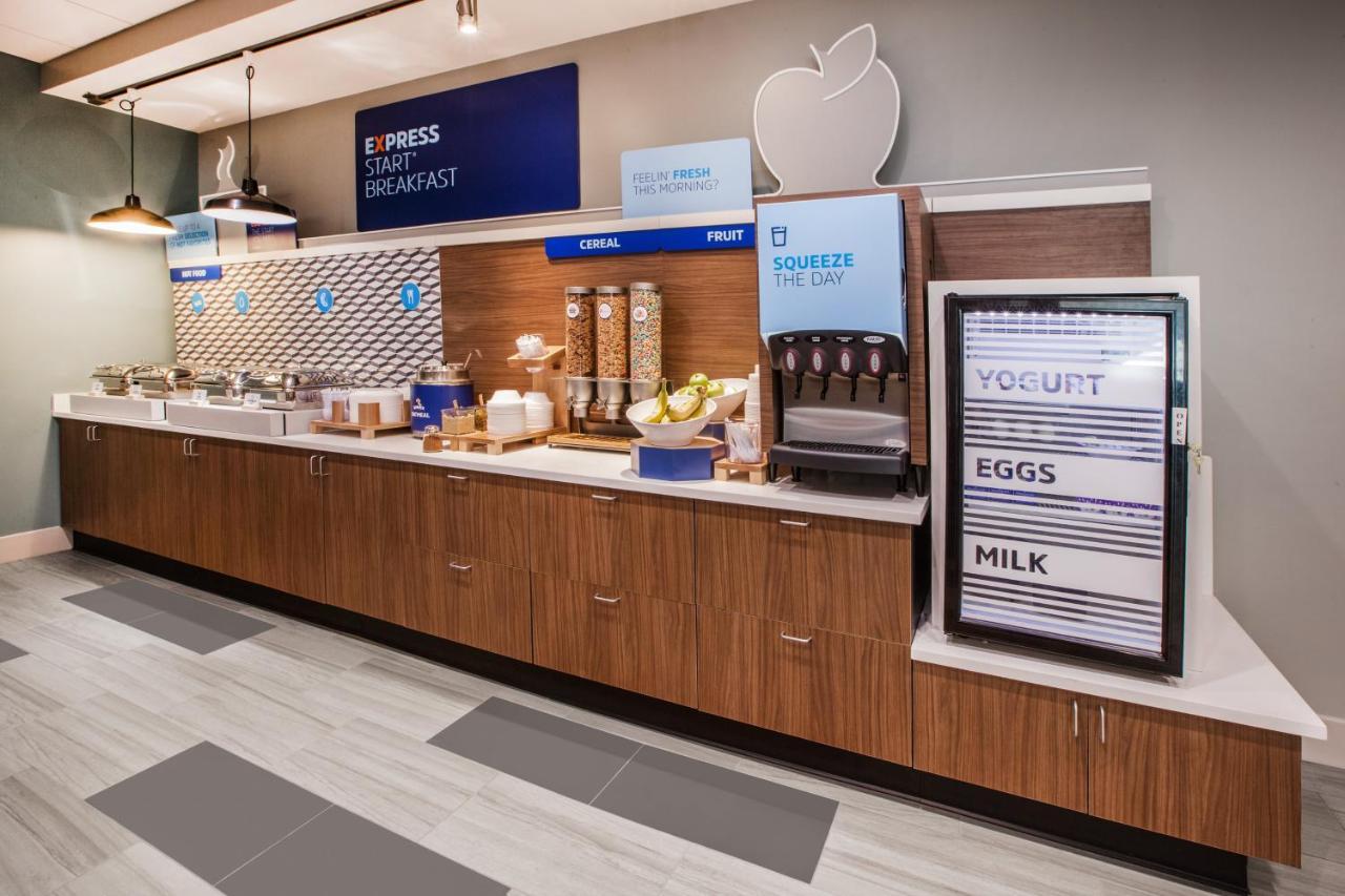 Holiday Inn Express - Fall River North מראה חיצוני תמונה