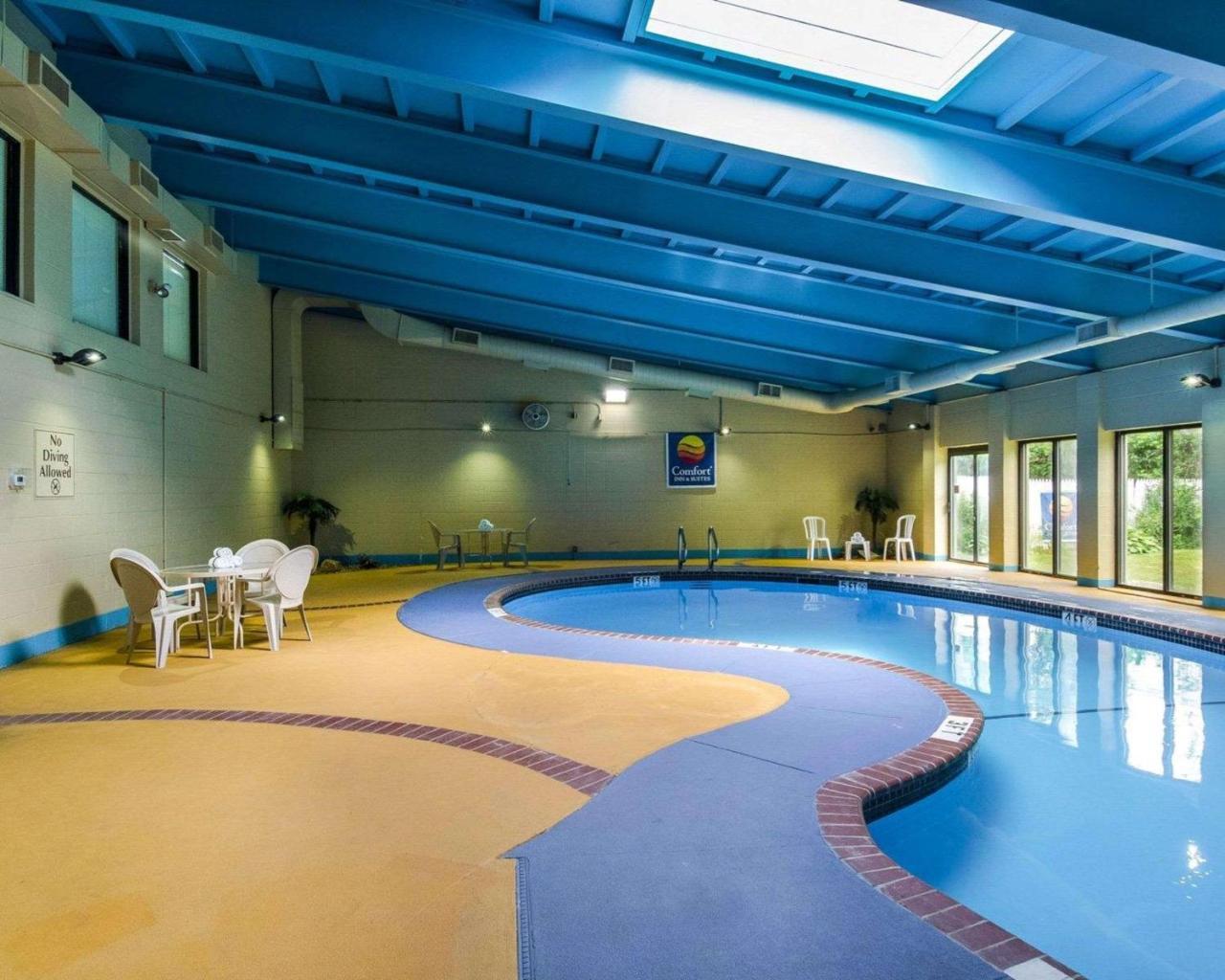 Holiday Inn Express - Fall River North מראה חיצוני תמונה