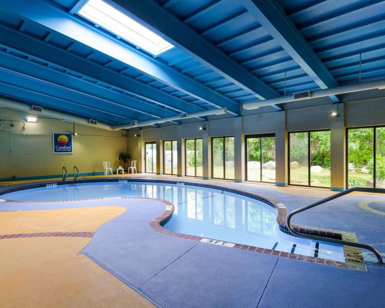 Holiday Inn Express - Fall River North מראה חיצוני תמונה