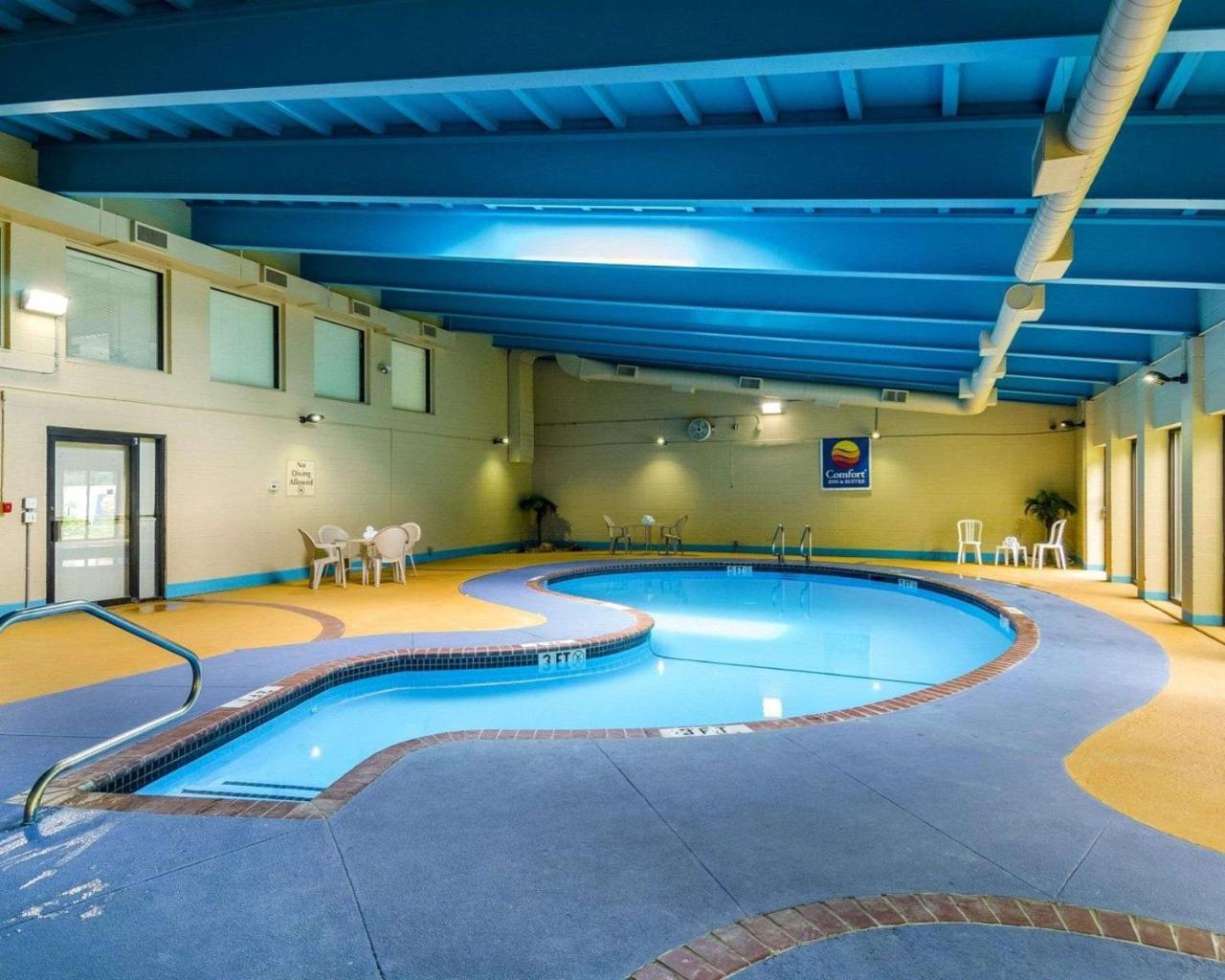 Holiday Inn Express - Fall River North מראה חיצוני תמונה